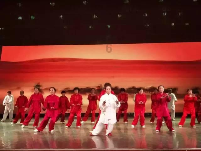 滚动的圆球无敌版