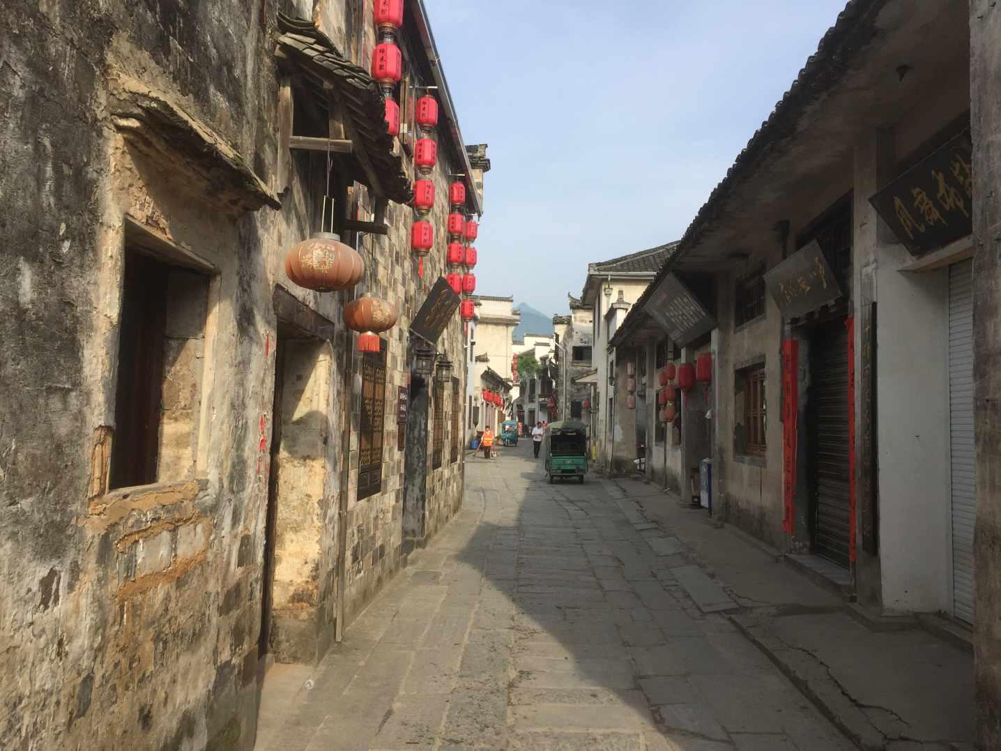 新闻联播生图如照妖镜：易烊千玺皮肤差，刘德华老了，周迅胖了！